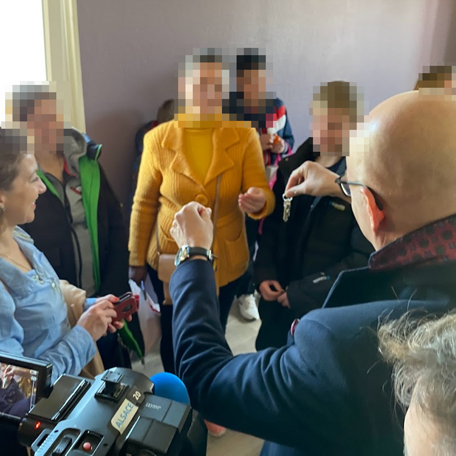 remise clés appartement réfugiés ukrainiens collège Strasbourg mars 2022